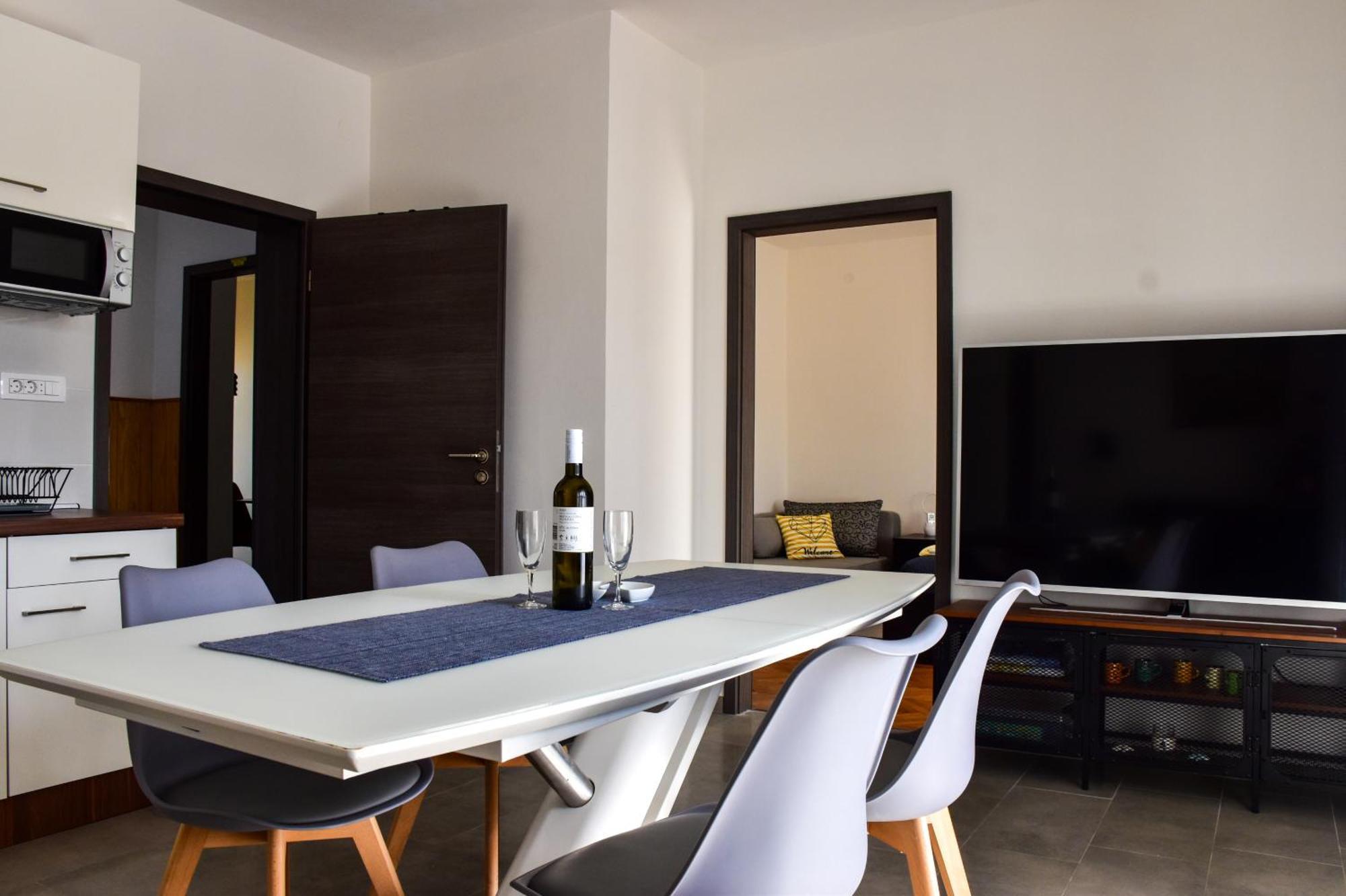 Ceko Apartment *